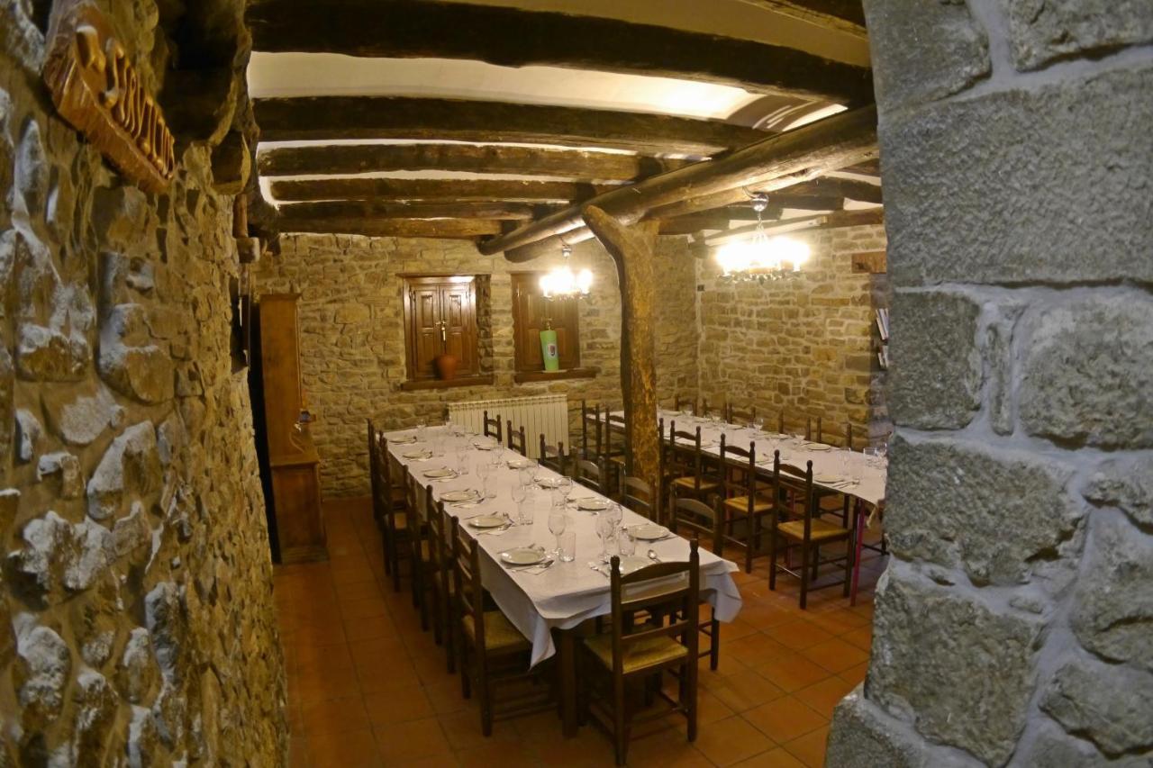 Albergue Restaurante De Artieda Exterior photo