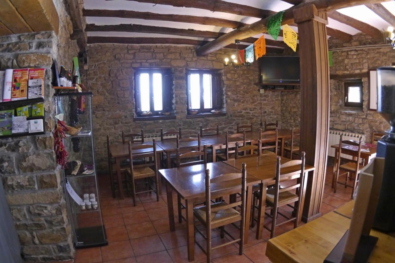 Albergue Restaurante De Artieda Exterior photo