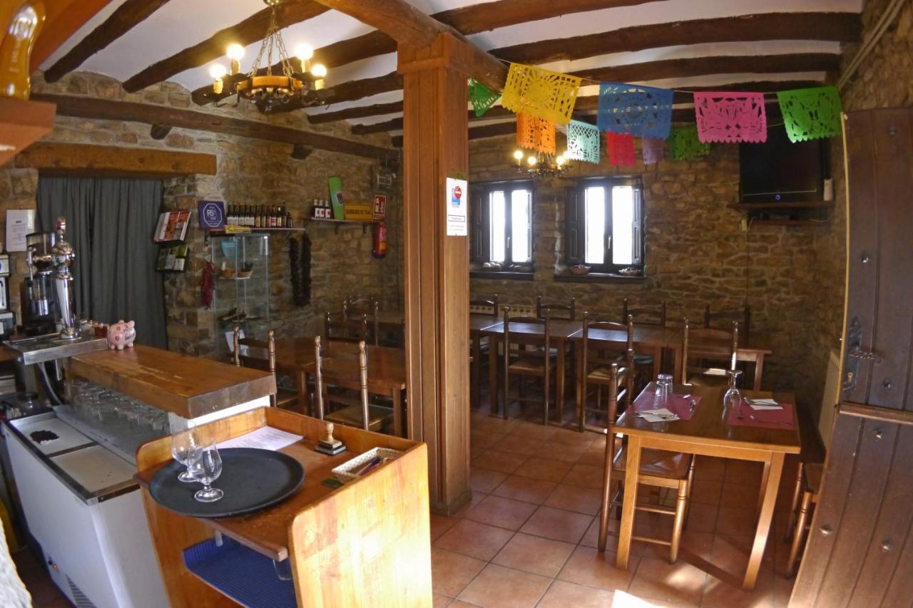 Albergue Restaurante De Artieda Exterior photo